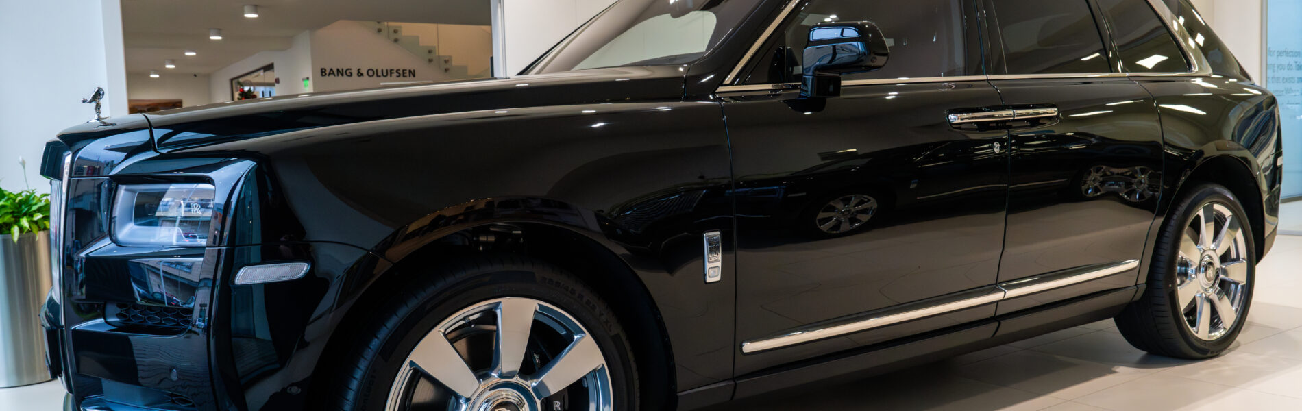 rolls-royce-cullinan-black-badge