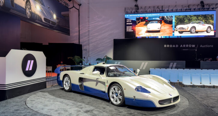maserati-mc12-stradale-rekordna-prodazhba-na-targ